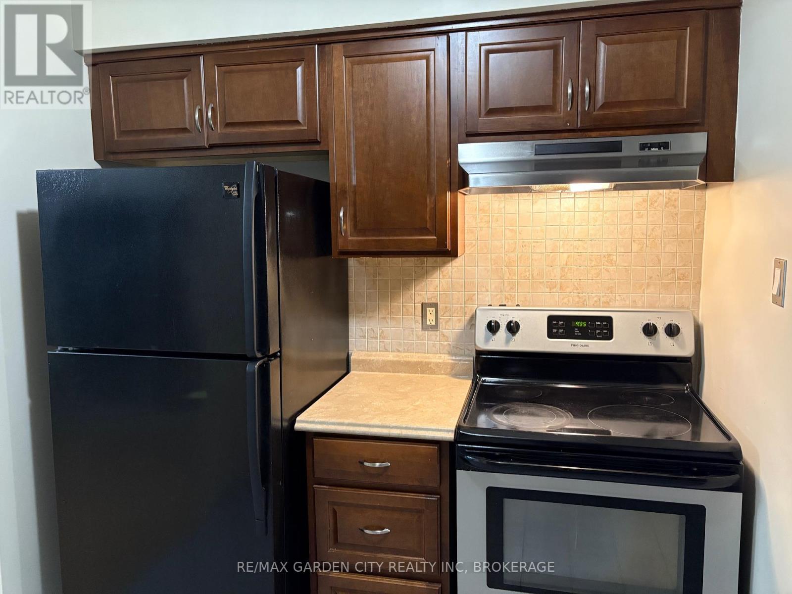 602 Geneva Street, St. Catharines, Ontario  L2N 2J4 - Photo 6 - X12386218