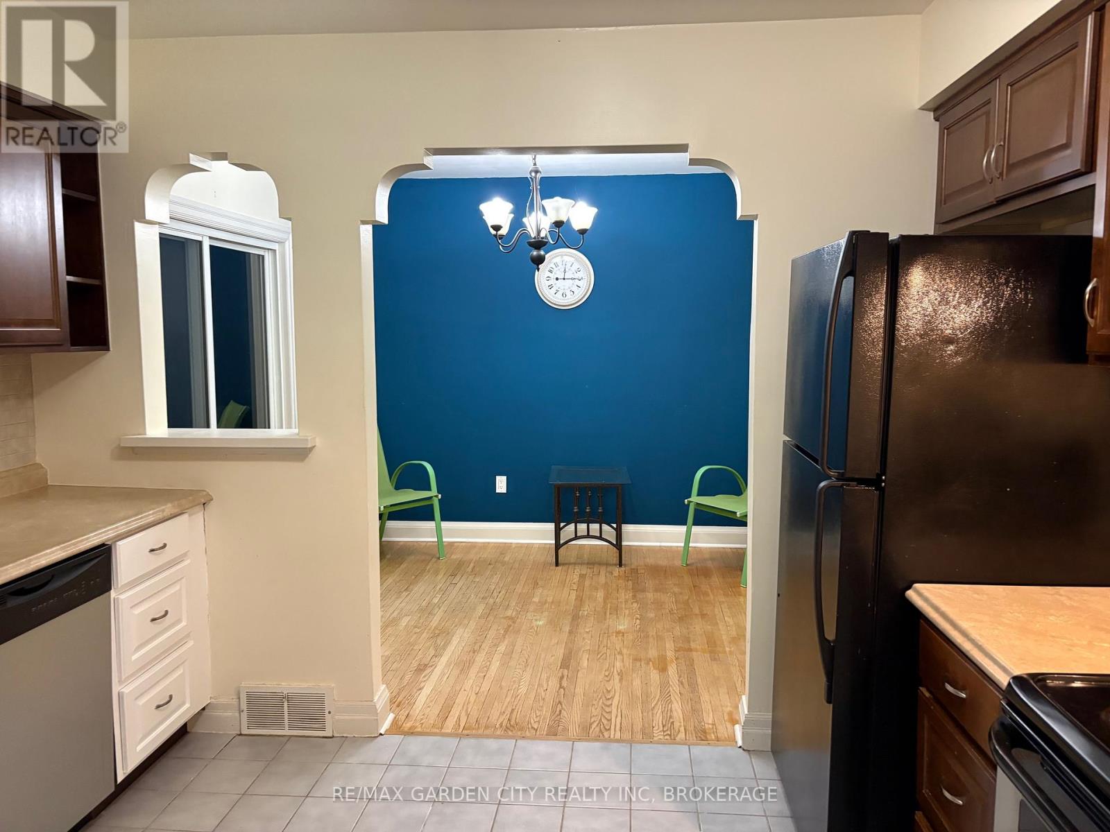 602 Geneva Street, St. Catharines, Ontario  L2N 2J4 - Photo 8 - X12386218