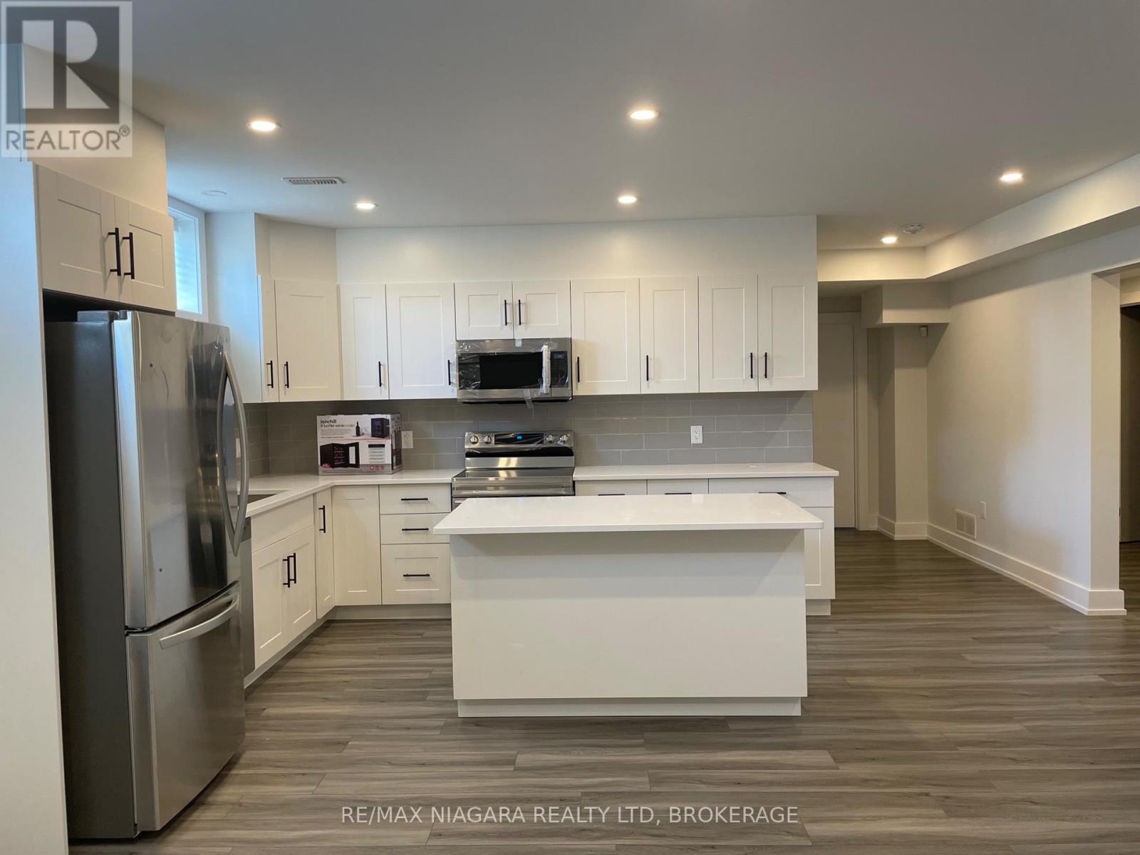 6484 Sam Iorfida Drive, Niagara Falls, Ontario  L2G 0H5 - Photo 4 - X12386233
