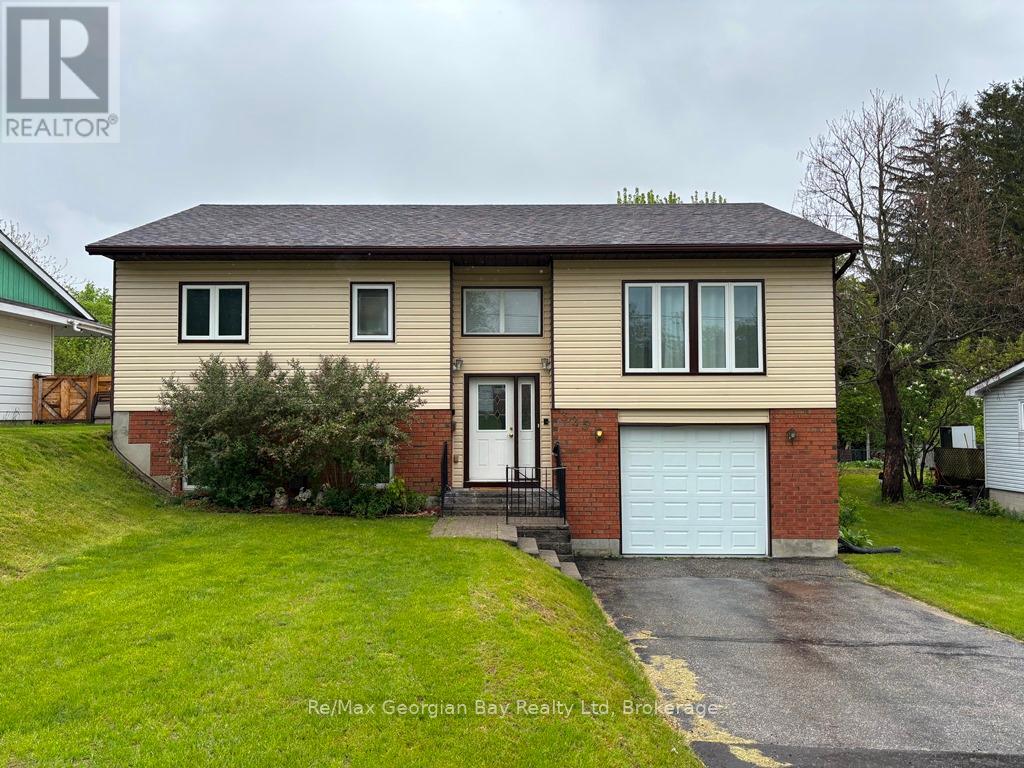325 Ouida Street, Tay, Ontario  L0K 2C0 - Photo 2 - S12178372