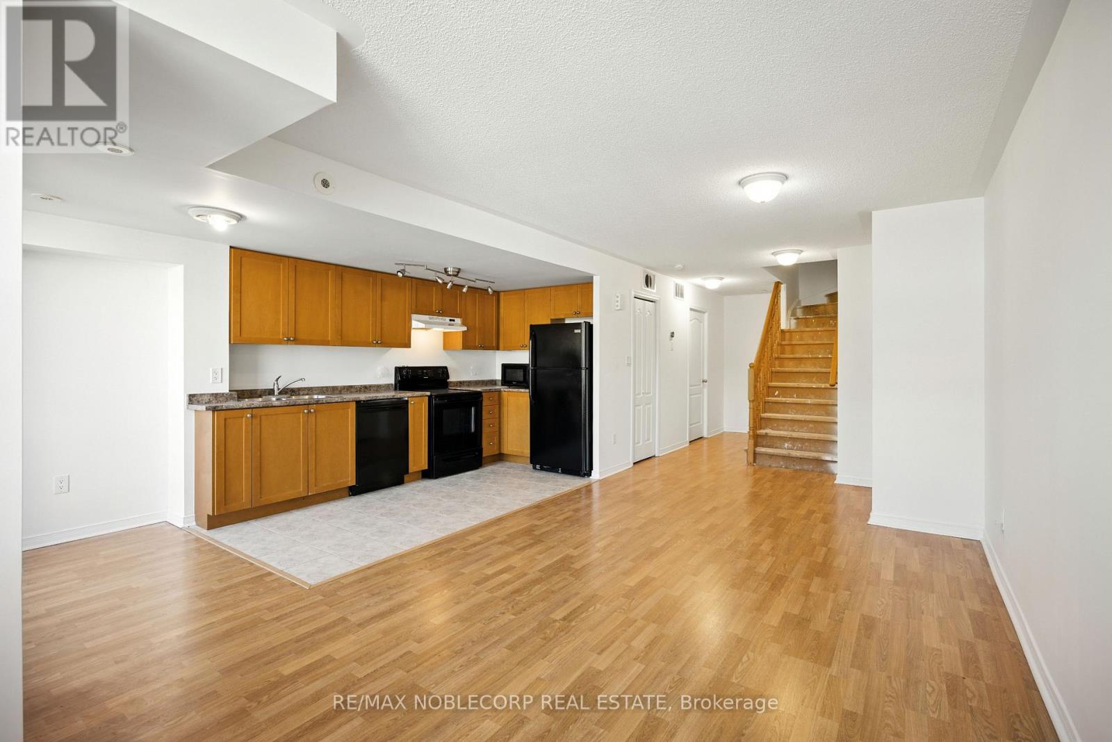 Property at 311 - 45 STRANGFORD LANE image 5
