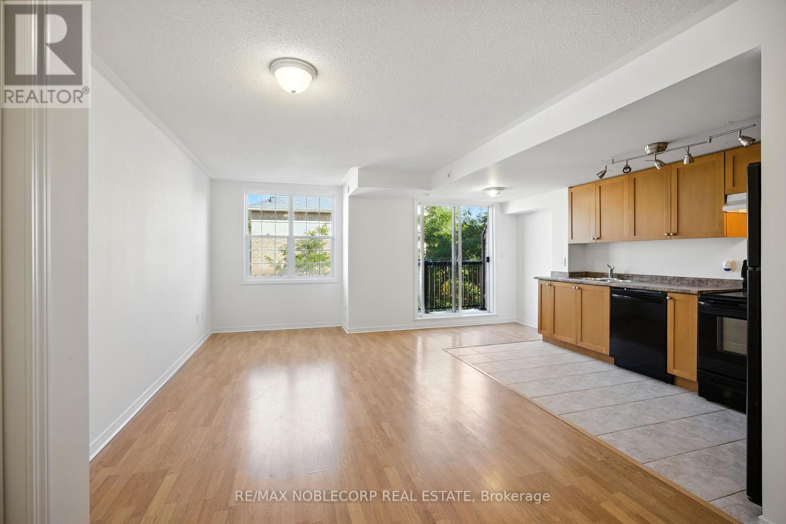 Property at 311 - 45 STRANGFORD LANE image 4
