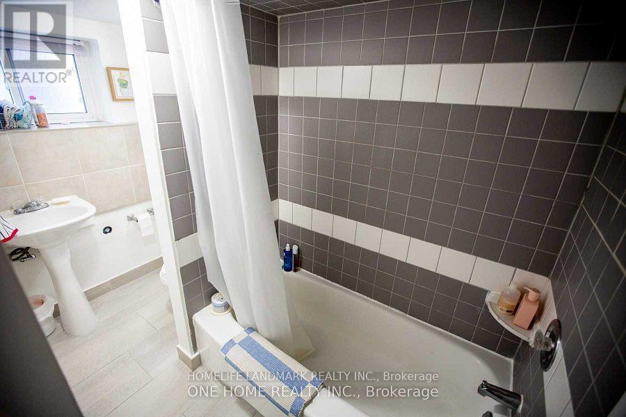 245 Sammon Avenue, Toronto (Danforth Village-East York), Ontario  M4J 1Z6 - Photo 5 - E12386232
