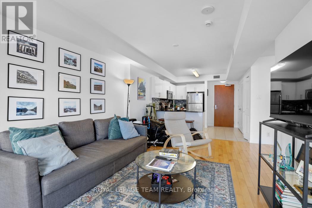 1303 - 242 Rideau Street, Ottawa, Ontario  K1N 0B7 - Photo 12 - X12386245