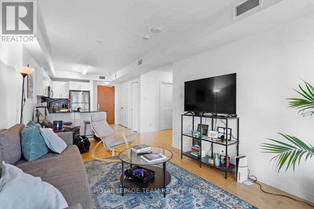 1303 - 242 Rideau Street, Ottawa, Ontario  K1N 0B7 - Photo 14 - X12386245