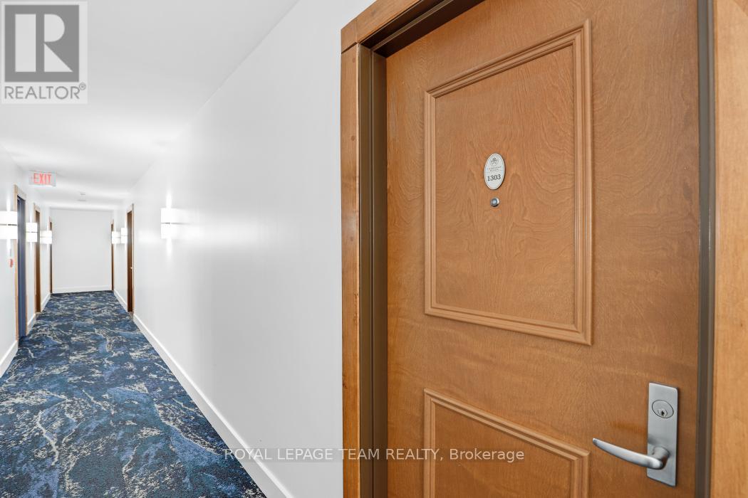 1303 - 242 Rideau Street, Ottawa, Ontario  K1N 0B7 - Photo 4 - X12386245