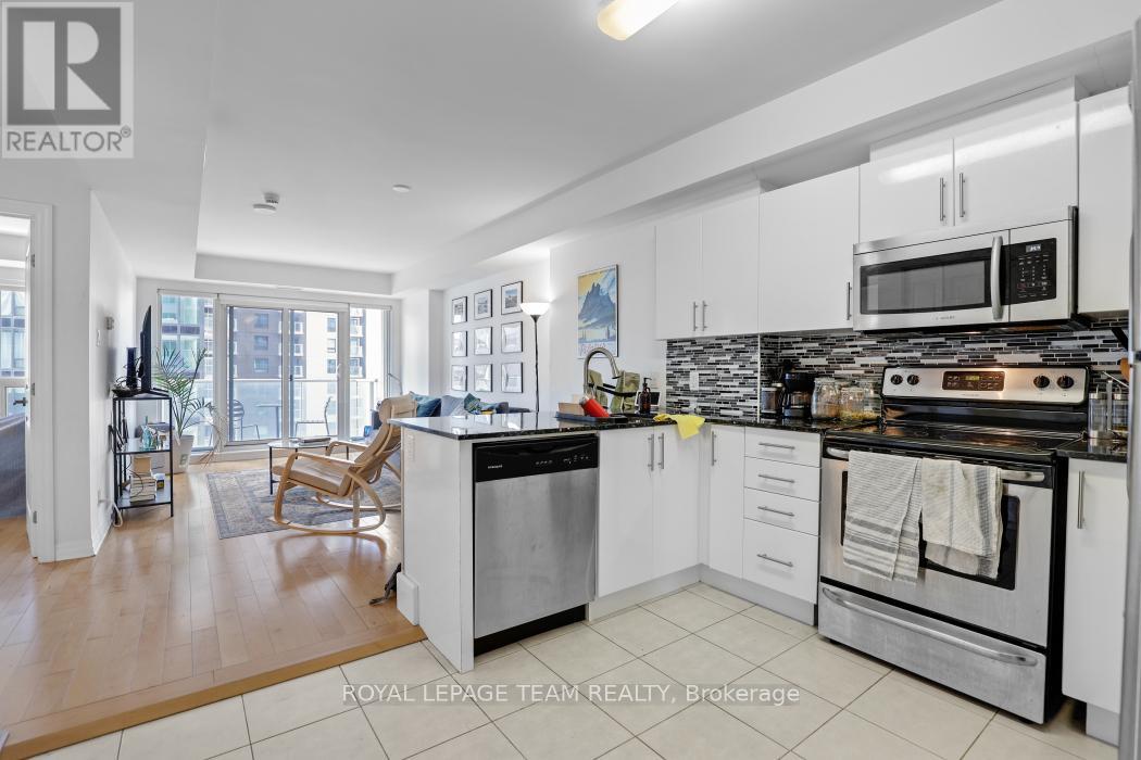 1303 - 242 Rideau Street, Ottawa, Ontario  K1N 0B7 - Photo 5 - X12386245