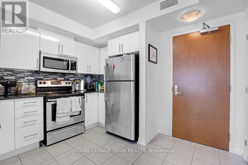 1303 - 242 Rideau Street, Ottawa, Ontario  K1N 0B7 - Photo 6 - X12386245