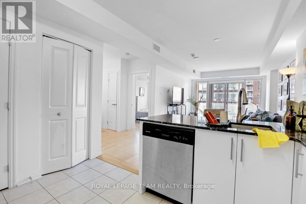 1303 - 242 Rideau Street, Ottawa, Ontario  K1N 0B7 - Photo 8 - X12386245
