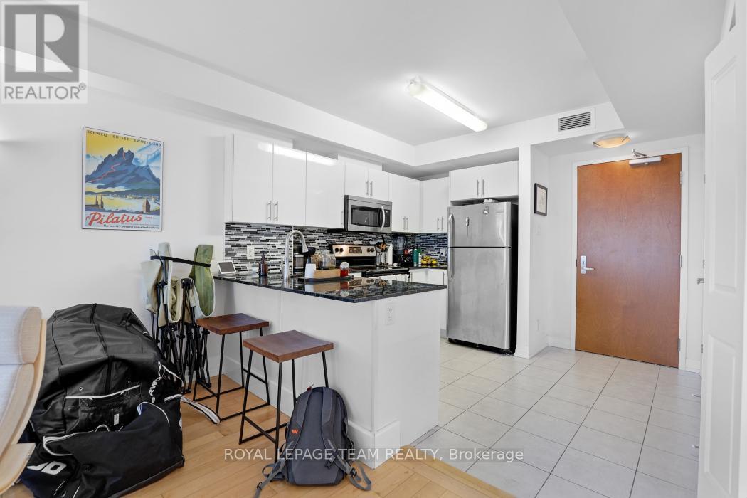 1303 - 242 Rideau Street, Ottawa, Ontario  K1N 0B7 - Photo 9 - X12386245