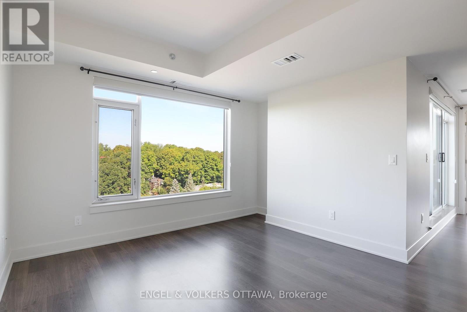 813 - 7 Marquette Avenue, Ottawa, Ontario  K1L 8A7 - Photo 6 - X12386271