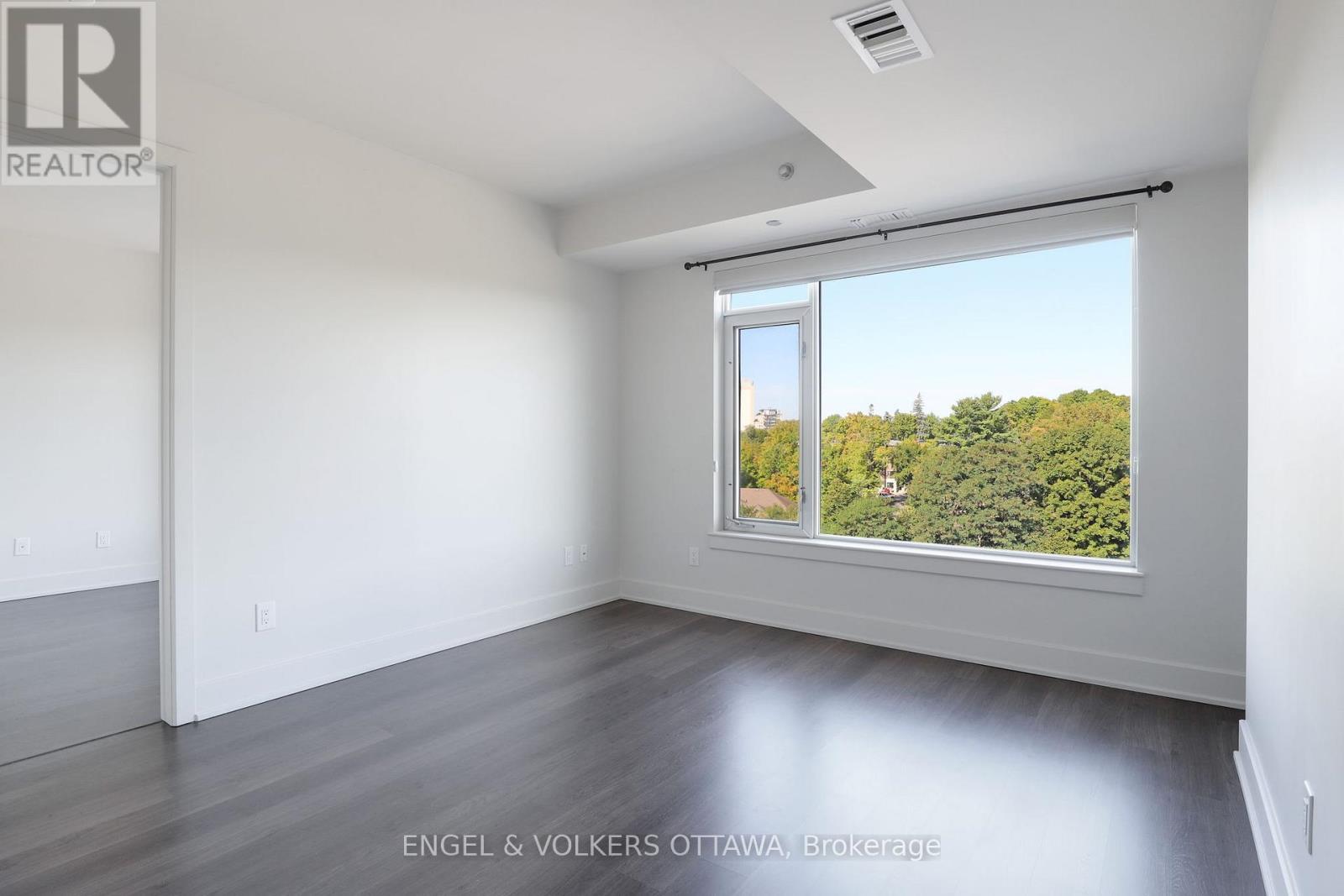813 - 7 Marquette Avenue, Ottawa, Ontario  K1L 8A7 - Photo 7 - X12386271