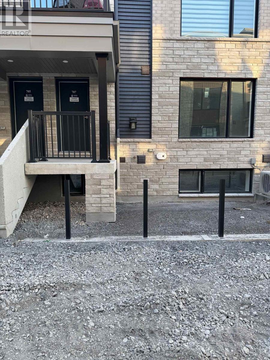 707 Arcadian Private, Ottawa, Ontario  K2T 0R8 - Photo 2 - X12386291
