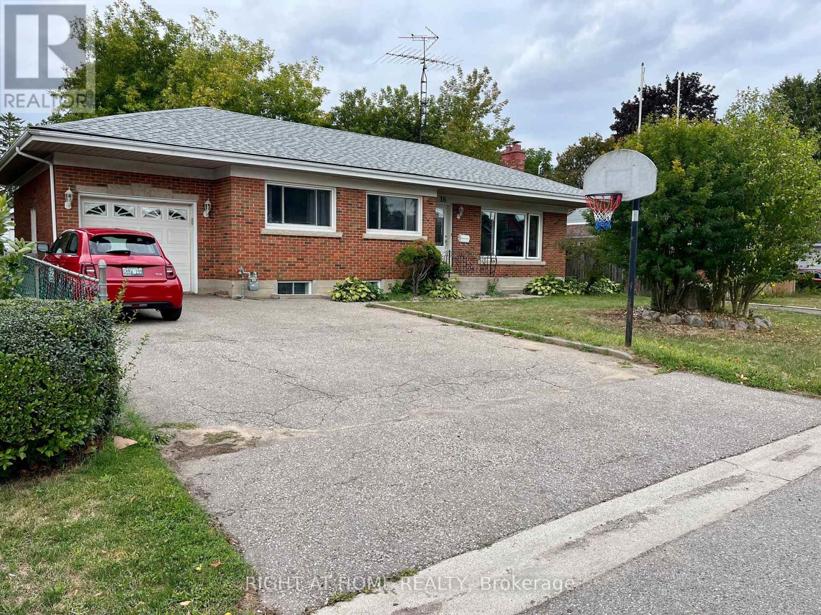 16 ROWANWOOD AVENUE, Brant, Ontario