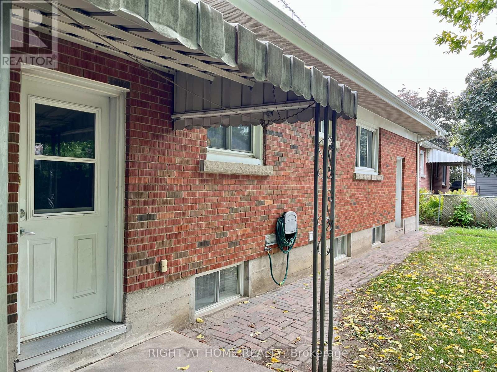 16 Rowanwood Avenue, Brant, Ontario  N3S 7B6 - Photo 2 - X12386235