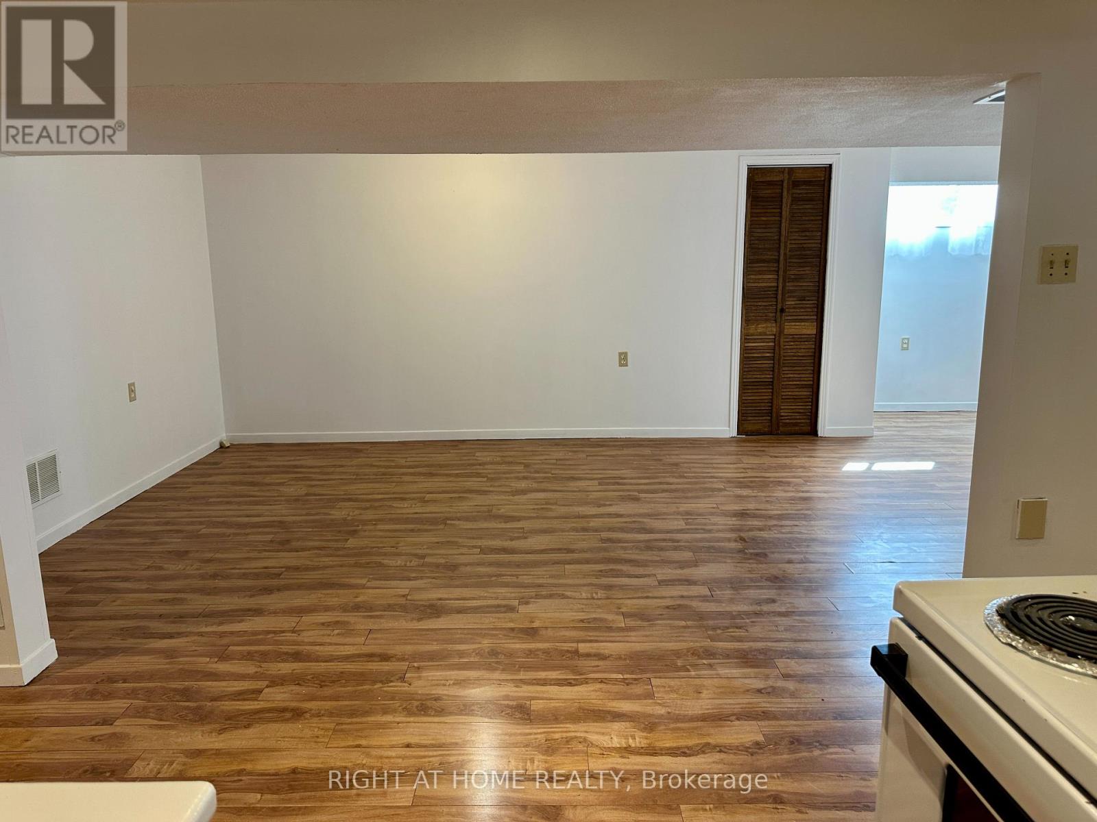 16 Rowanwood Avenue, Brant, Ontario  N3S 7B6 - Photo 7 - X12386235