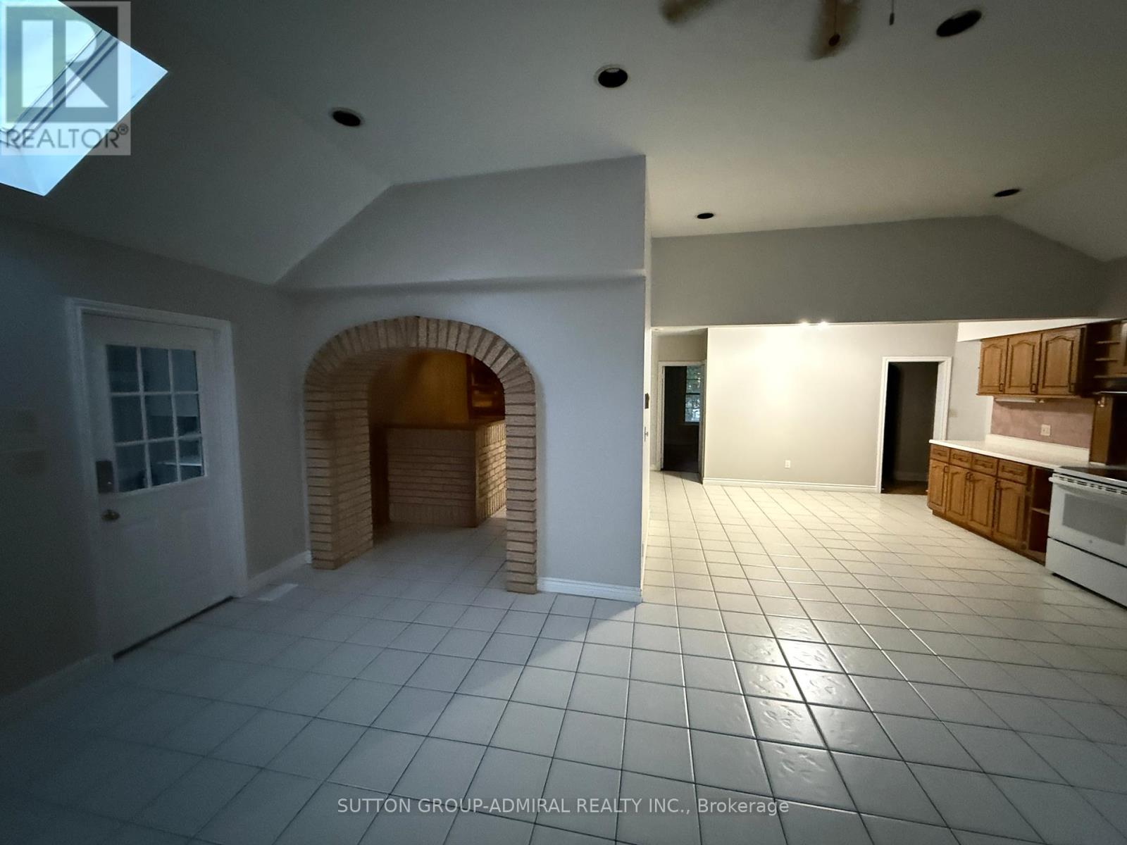 1571 19th Avenue, Richmond Hill, Ontario  L4S 0N9 - Photo 3 - N12384392