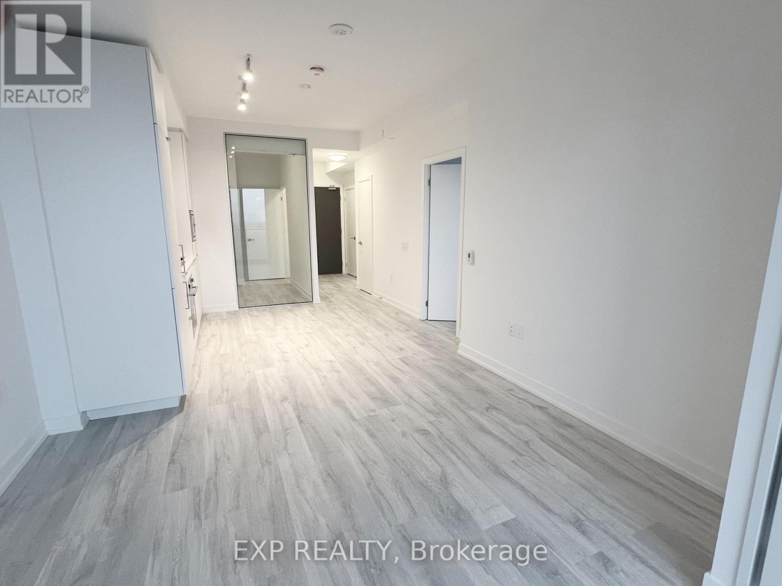 N831 - 7 GOLDEN LION HEIGHTS, Toronto, Ontario