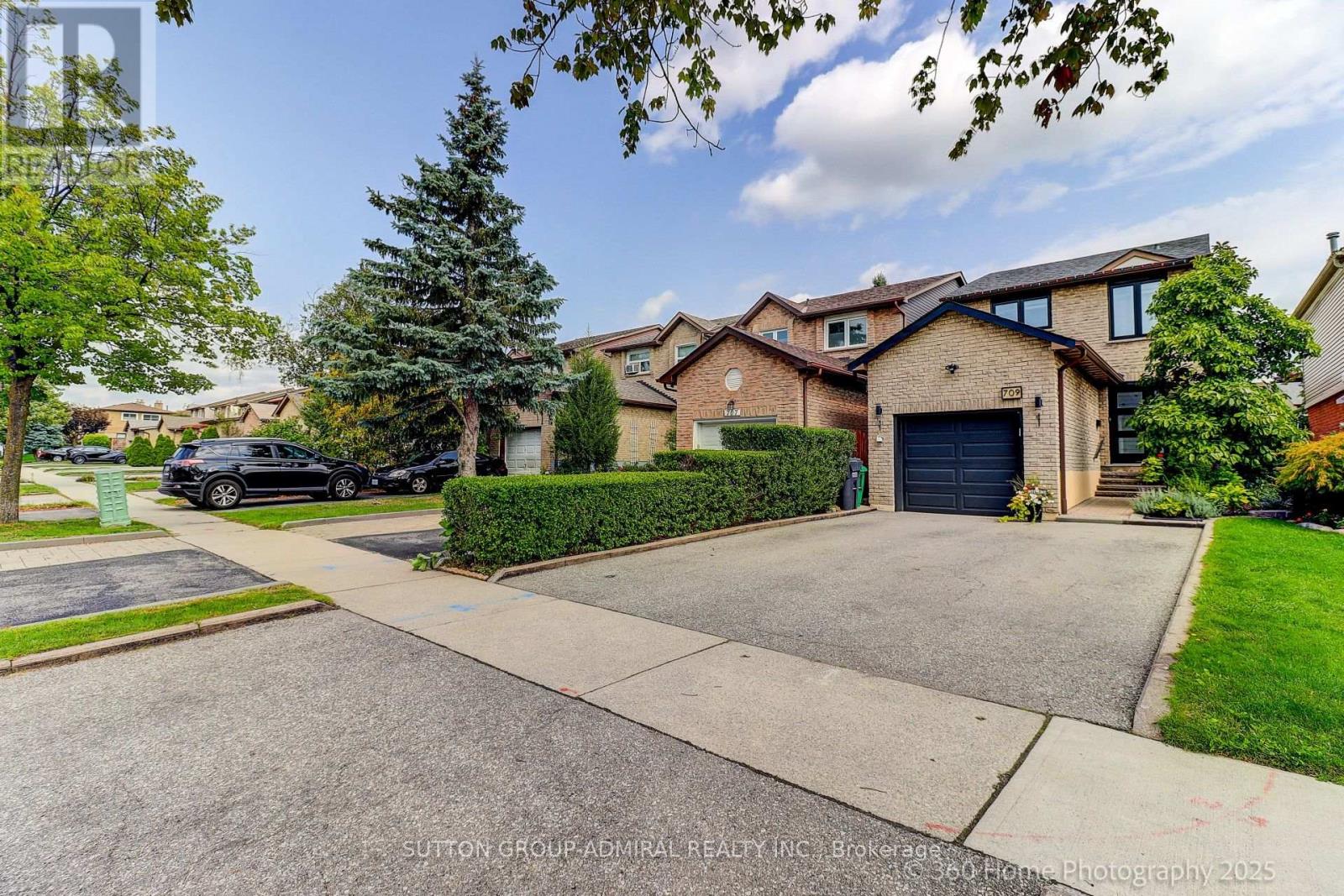 709 Greycedar Crescent, Mississauga (Rathwood), Ontario  L4W 3J4 - Photo 1 - W12385627