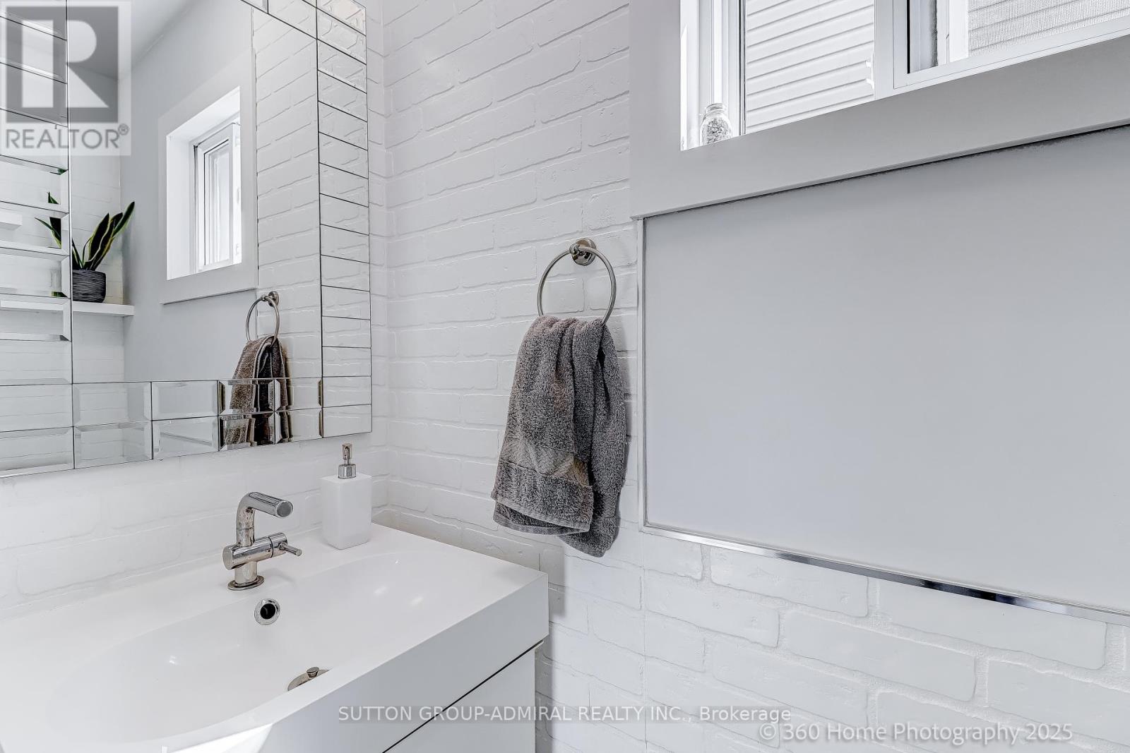 709 Greycedar Crescent, Mississauga (Rathwood), Ontario  L4W 3J4 - Photo 13 - W12385627