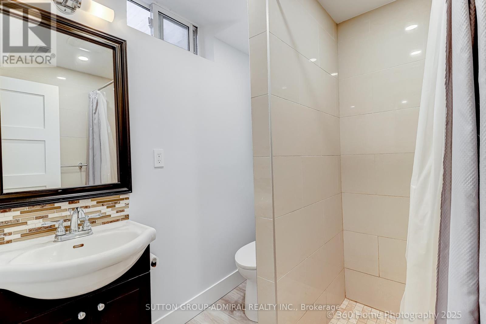 709 Greycedar Crescent, Mississauga (Rathwood), Ontario  L4W 3J4 - Photo 21 - W12385627