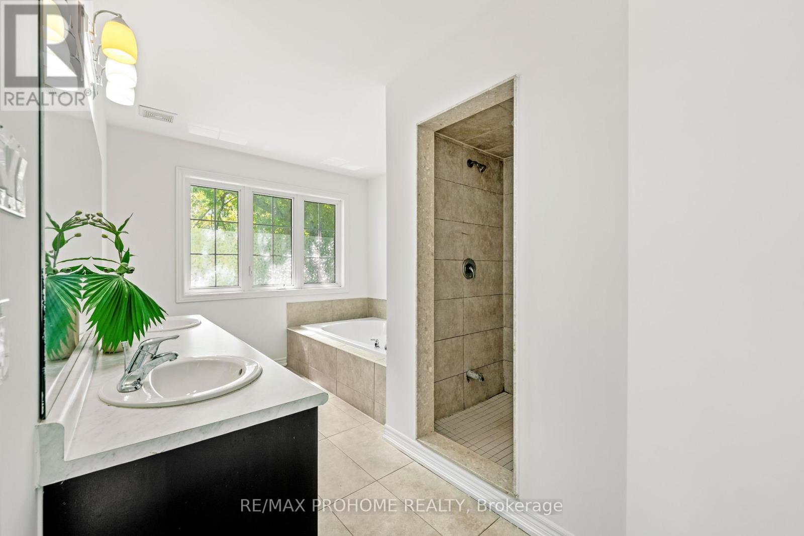 102 Riveredge Drive, Georgina (Keswick North), Ontario  L4P 2P1 - Photo 25 - N12386260