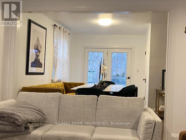 Upper - 199 Owen Street, Barrie, Ontario  L4M 3H8 - Photo 11 - S12386288