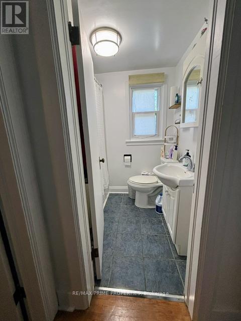 Upper - 199 Owen Street, Barrie, Ontario  L4M 3H8 - Photo 14 - S12386288