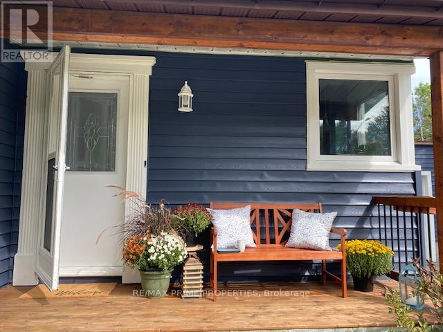Upper - 199 Owen Street, Barrie, Ontario  L4M 3H8 - Photo 3 - S12386288