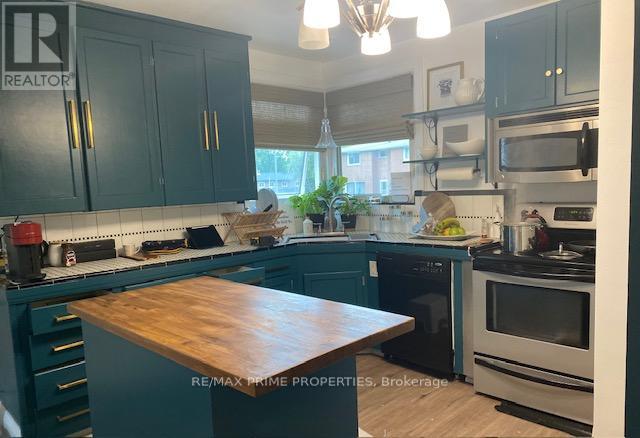 Upper - 199 Owen Street, Barrie, Ontario  L4M 3H8 - Photo 4 - S12386288