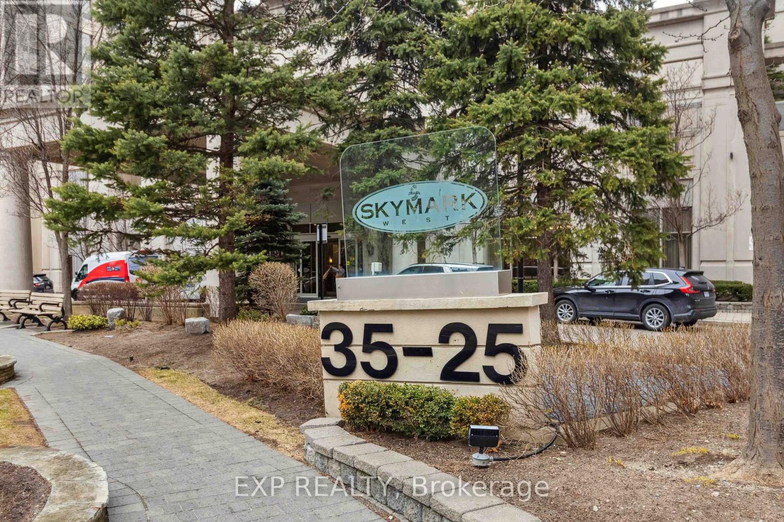616 - 25 Kingsbridge Garden Circle, Mississauga (Hurontario), Ontario  L5R 4B1 - Photo 2 - W12386248