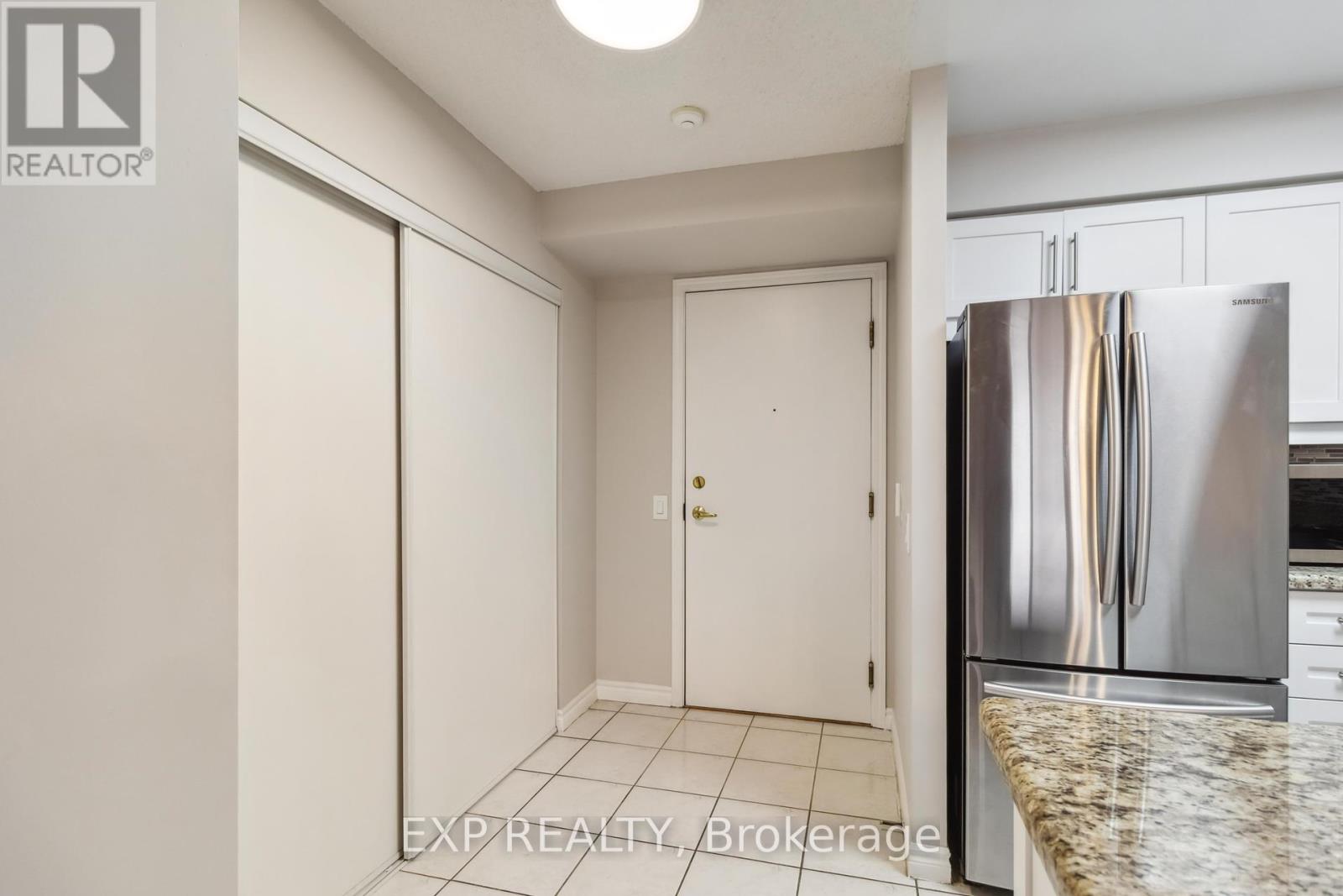 616 - 25 Kingsbridge Garden Circle, Mississauga (Hurontario), Ontario  L5R 4B1 - Photo 5 - W12386248