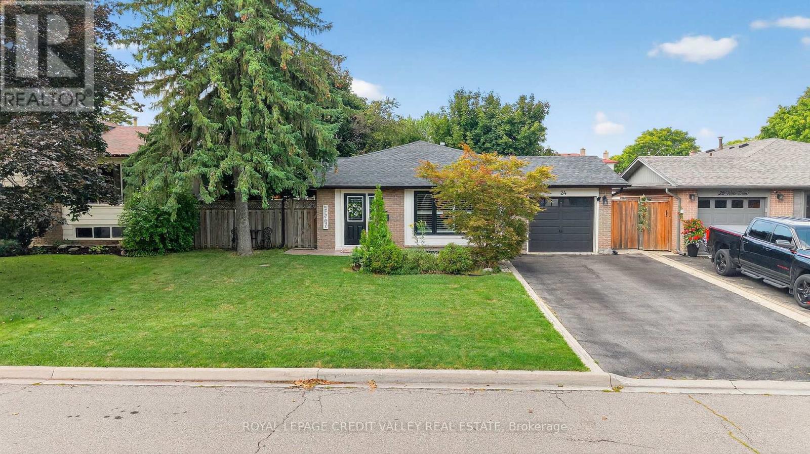 24 Willis Drive, Brampton (Brampton East), Ontario  L6W 1A9 - Photo 1 - W12386278