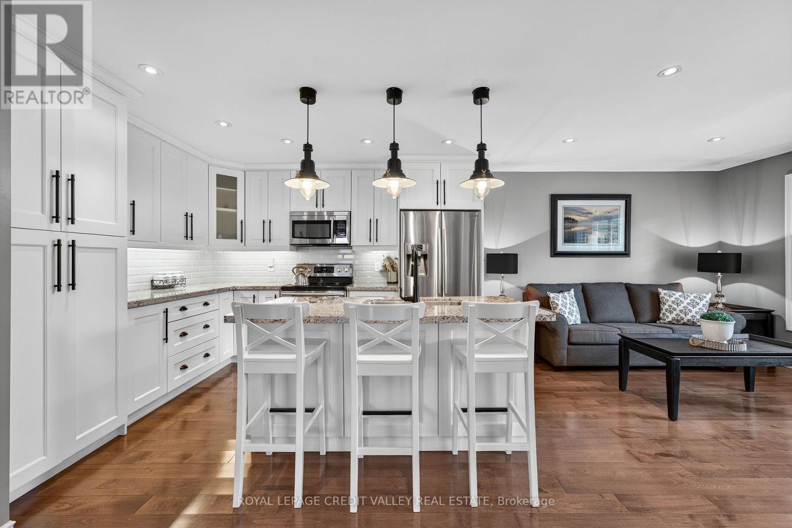 24 Willis Drive, Brampton (Brampton East), Ontario  L6W 1A9 - Photo 13 - W12386278
