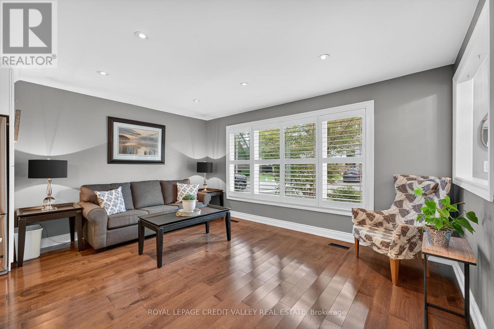 24 Willis Drive, Brampton (Brampton East), Ontario  L6W 1A9 - Photo 19 - W12386278