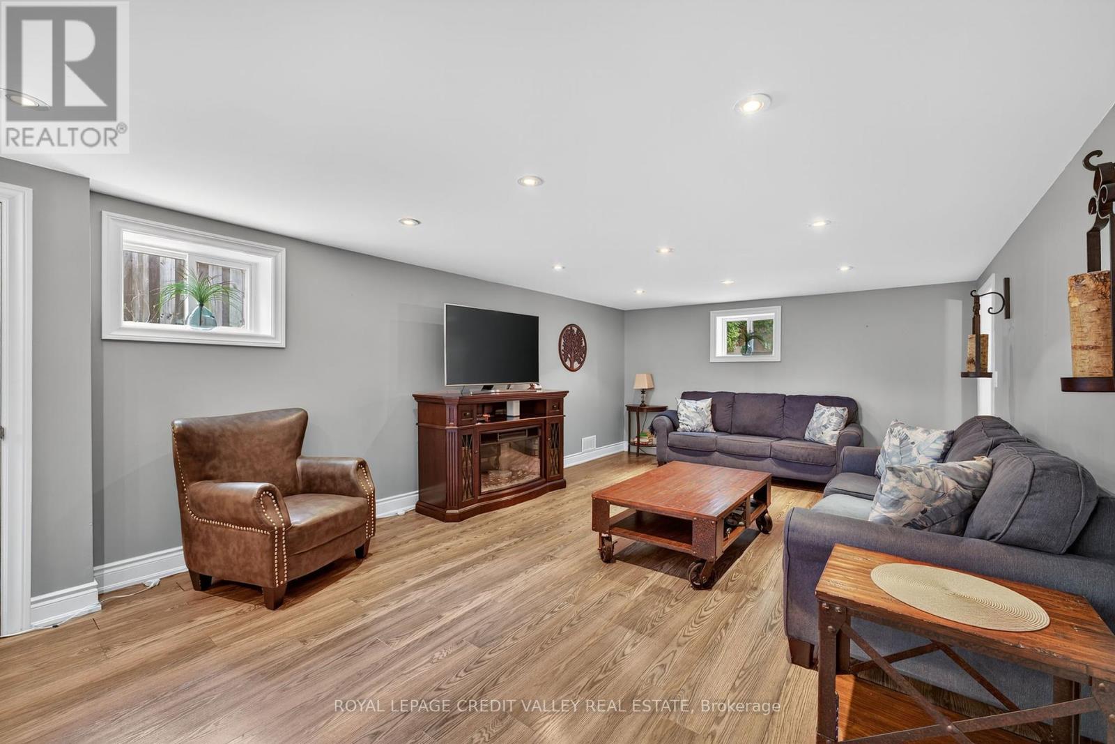 24 Willis Drive, Brampton (Brampton East), Ontario  L6W 1A9 - Photo 30 - W12386278