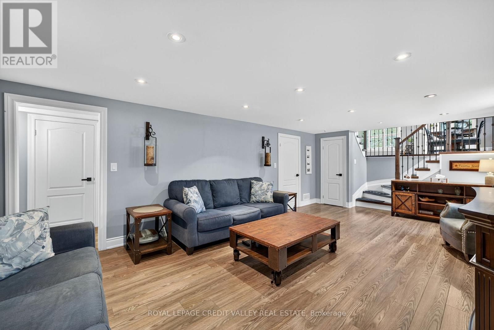 24 Willis Drive, Brampton (Brampton East), Ontario  L6W 1A9 - Photo 32 - W12386278