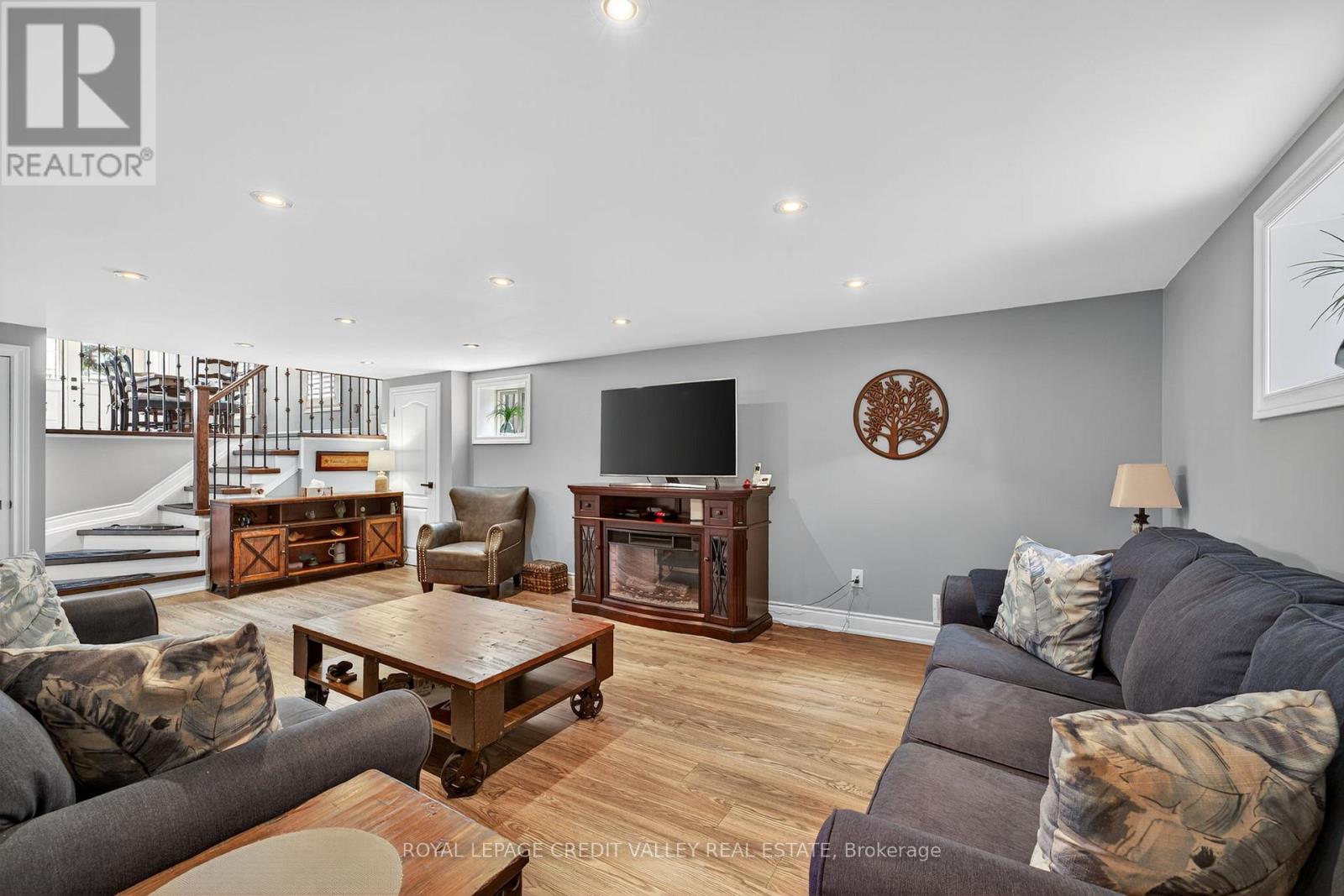 24 Willis Drive, Brampton (Brampton East), Ontario  L6W 1A9 - Photo 33 - W12386278