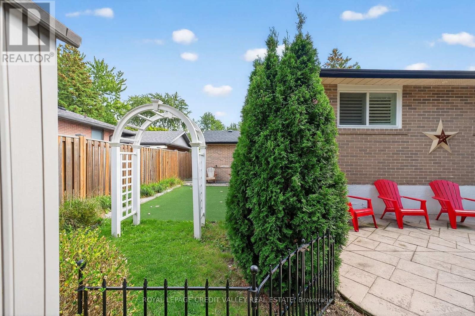 24 Willis Drive, Brampton (Brampton East), Ontario  L6W 1A9 - Photo 46 - W12386278