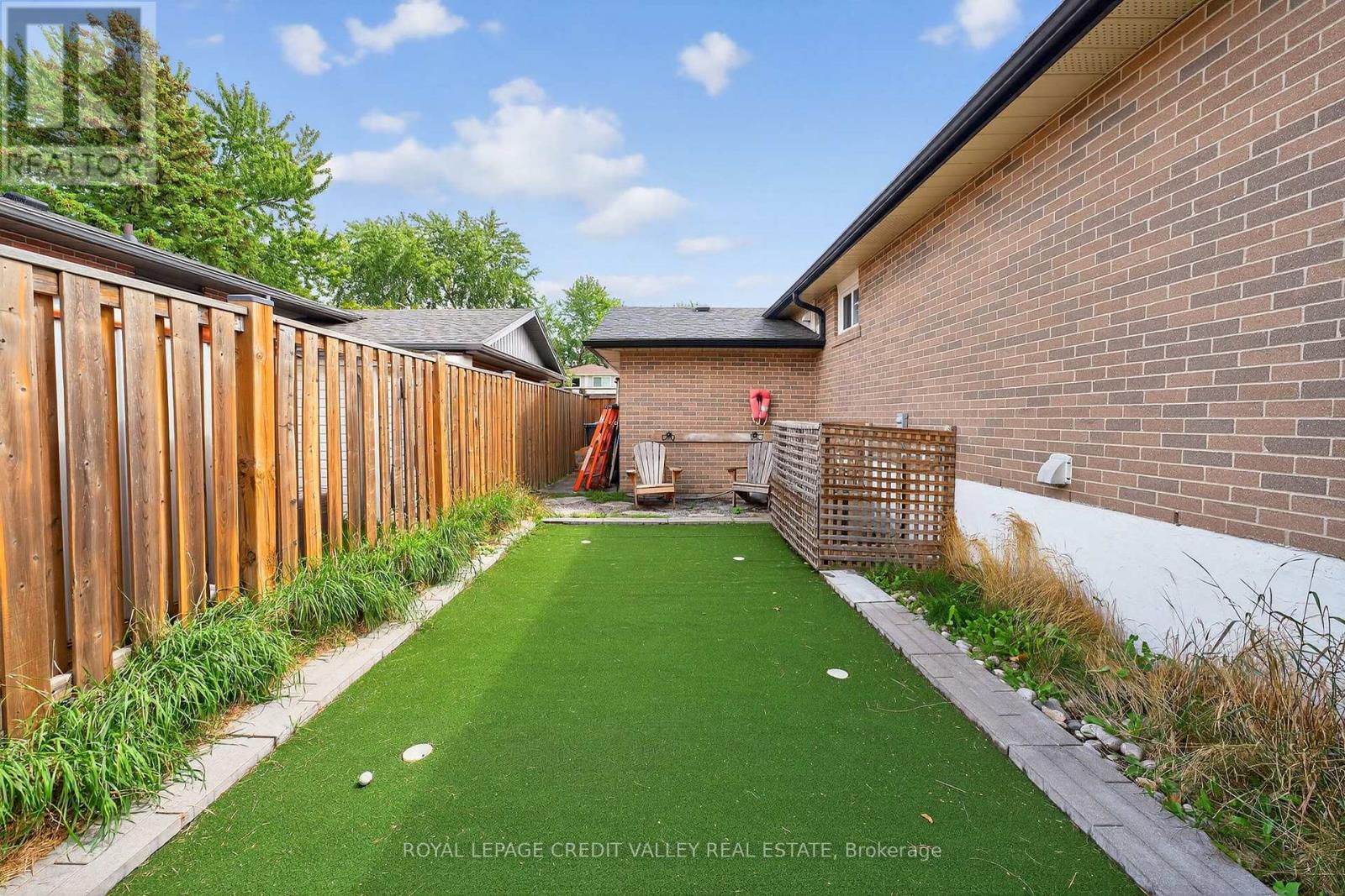 24 Willis Drive, Brampton (Brampton East), Ontario  L6W 1A9 - Photo 48 - W12386278