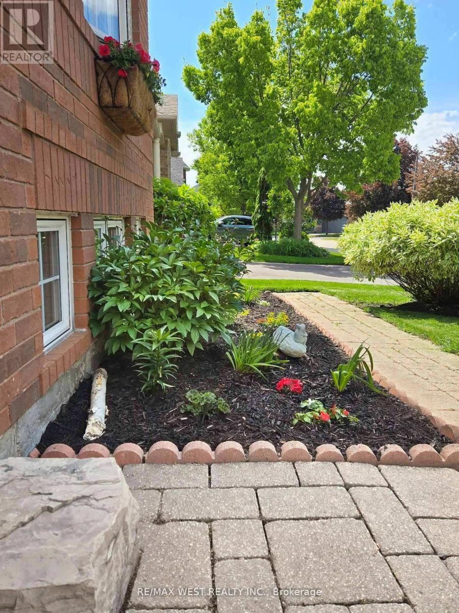 2223 Lapsley Crescent, Oakville, Ontario  L6M 4V1 - Photo 22 - W12386279
