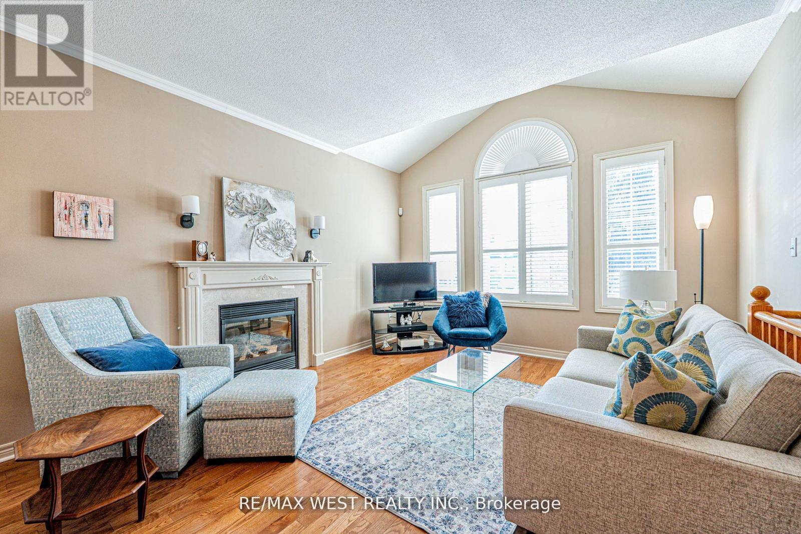 2223 Lapsley Crescent, Oakville, Ontario  L6M 4V1 - Photo 6 - W12386279