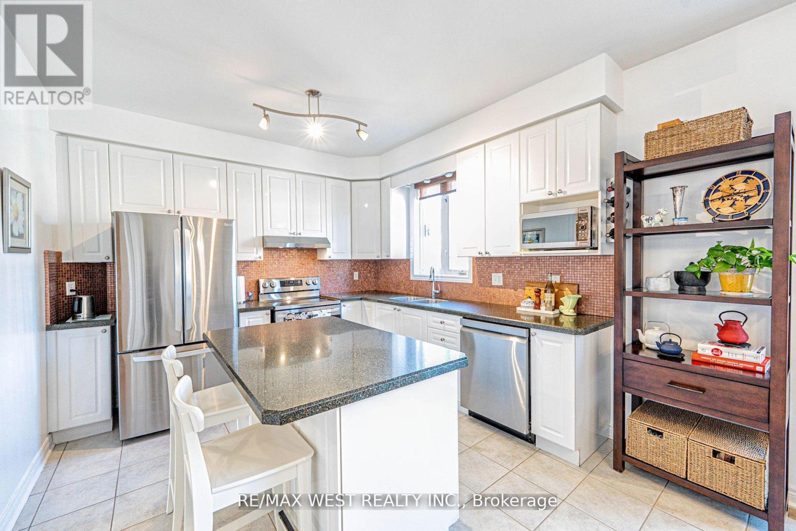 2223 Lapsley Crescent, Oakville, Ontario  L6M 4V1 - Photo 9 - W12386279