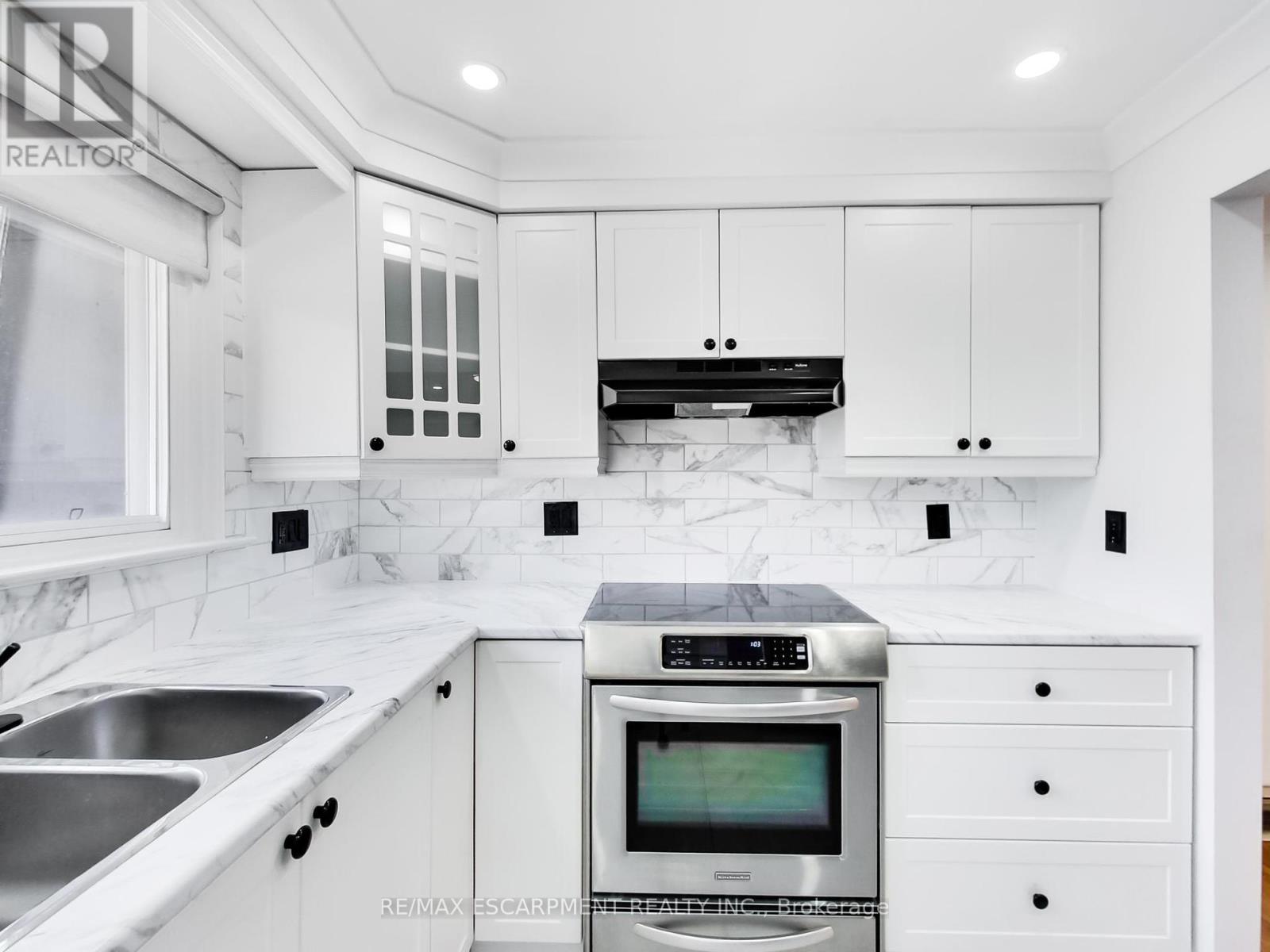 31 Briar Path, Brampton, Ontario  L6T 2A3 - Photo 21 - W12386293