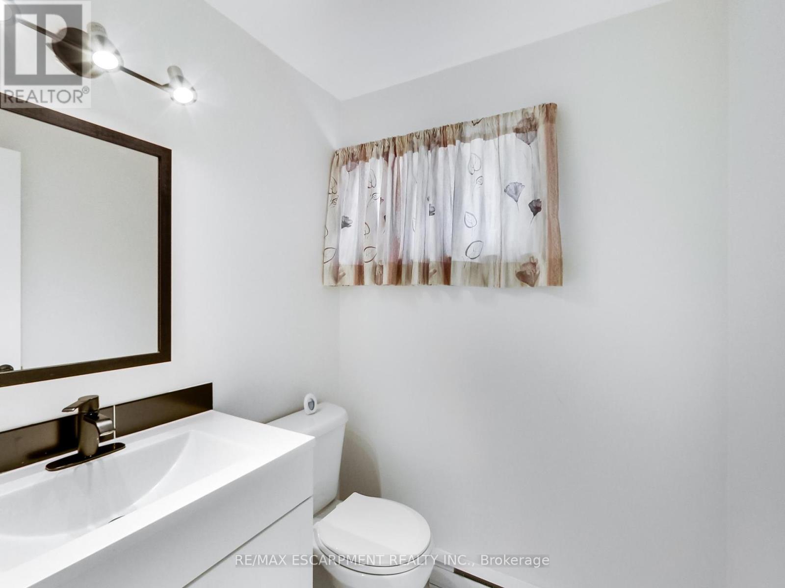 31 Briar Path, Brampton, Ontario  L6T 2A3 - Photo 23 - W12386293