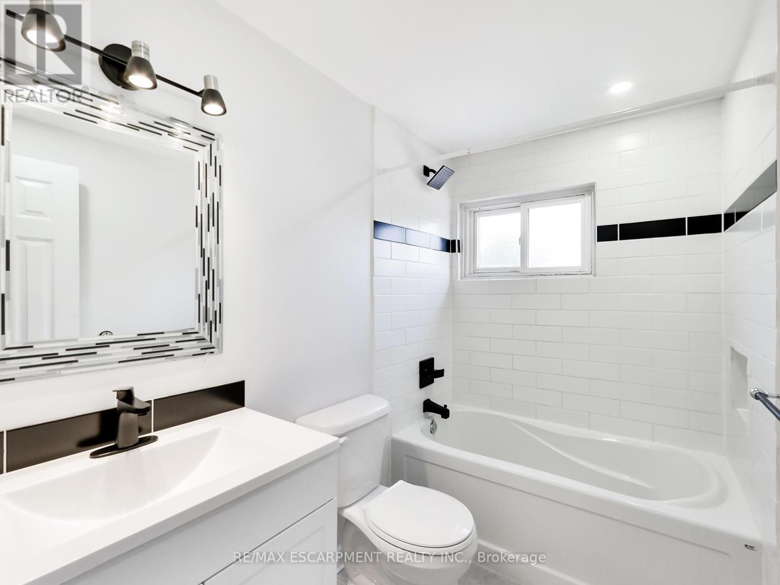 31 Briar Path, Brampton, Ontario  L6T 2A3 - Photo 36 - W12386293
