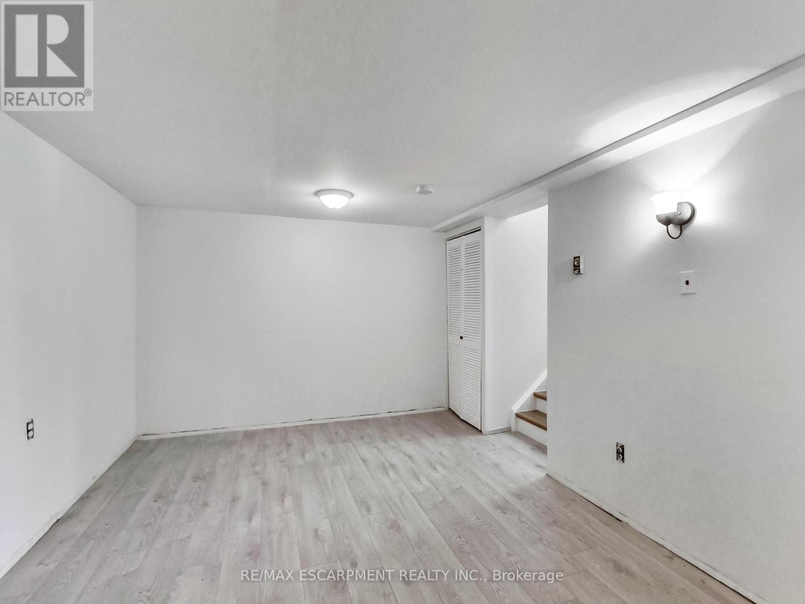 31 Briar Path, Brampton, Ontario  L6T 2A3 - Photo 8 - W12386293