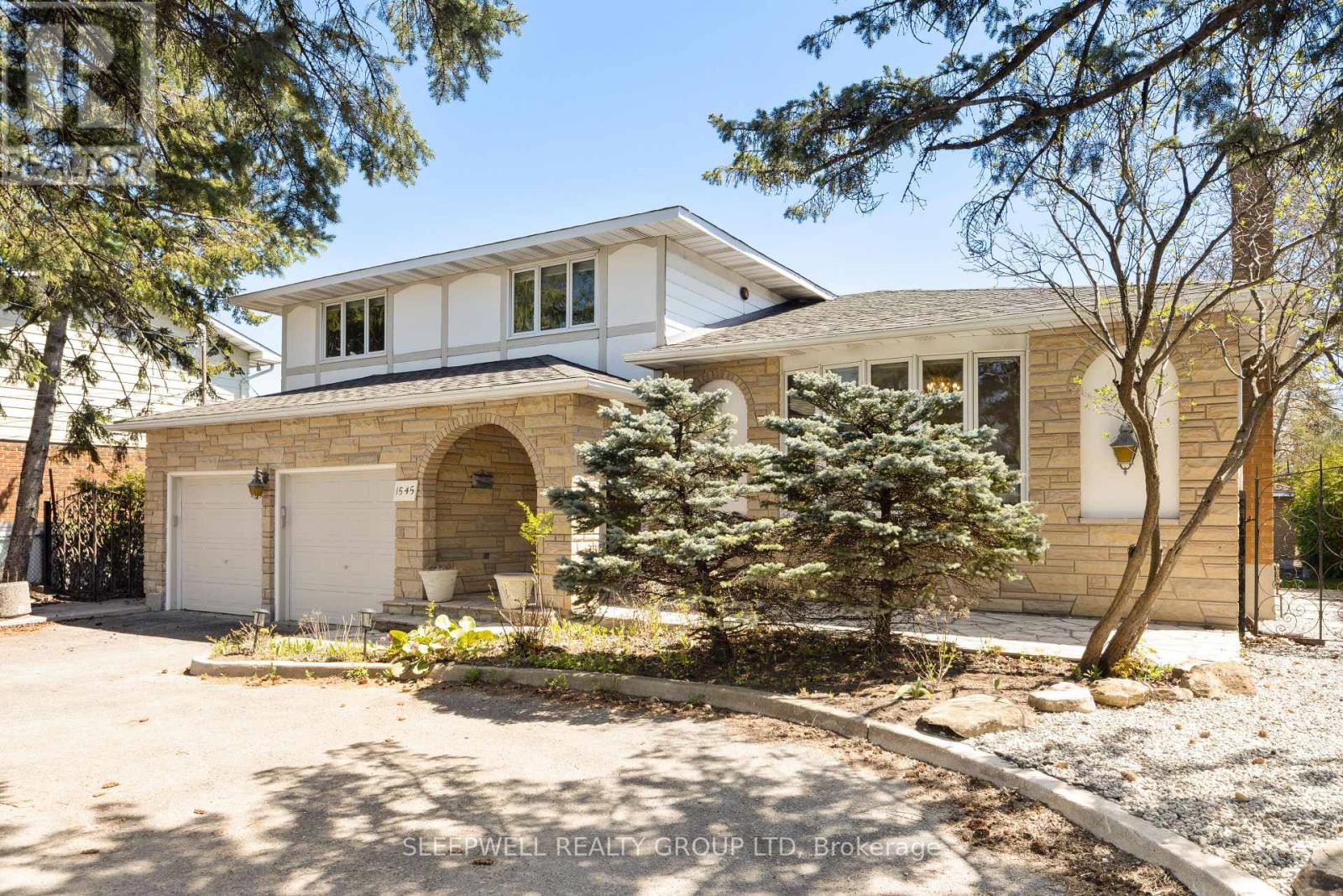 1545 Prince Of Wales Drive, Ottawa, Ontario  K2C 1N9 - Photo 2 - X12386320