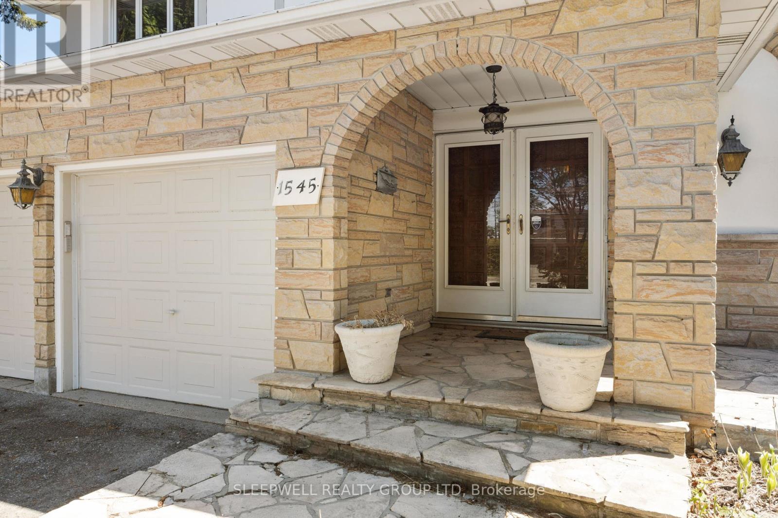 1545 Prince Of Wales Drive, Ottawa, Ontario  K2C 1N9 - Photo 3 - X12386320