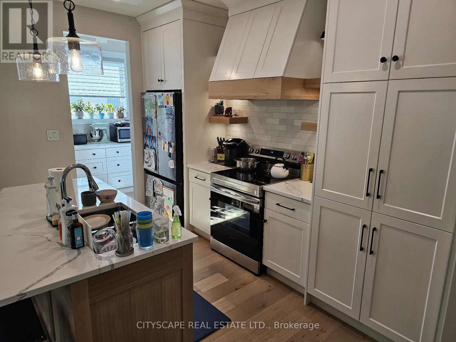 274 Bell Street, Ingersoll, Ontario  M5C 2P3 - Photo 5 - X12386250
